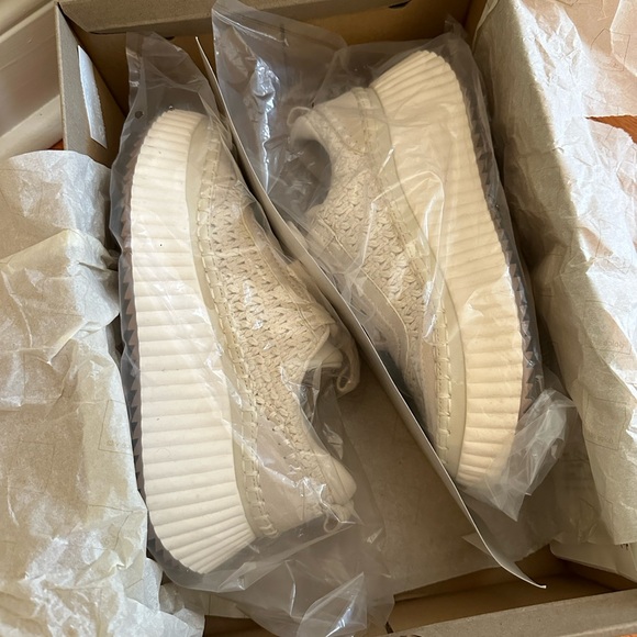 Dolce Vita Dolen Tan Sneaker - Size: 6 - Picture 8 of 8